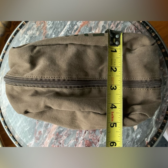 LEVIS TRAVEL / TOILETRY BAG - Picture 5 of 7